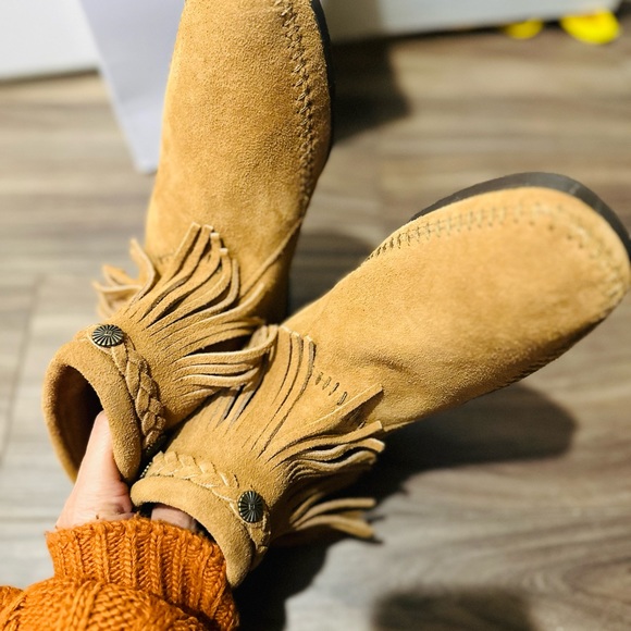 Boots - Picture 4 of 4